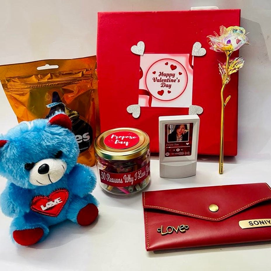 The Love Hamper for her - Red