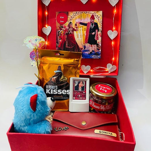 The Love Hamper for her - Red